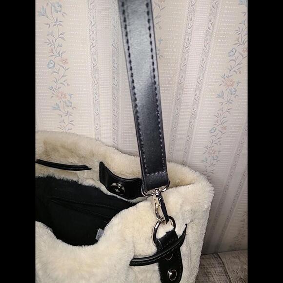 house of Harlow1960 Beige Fake Fur Purse With Drawstring Closure - Picture 8 of 9